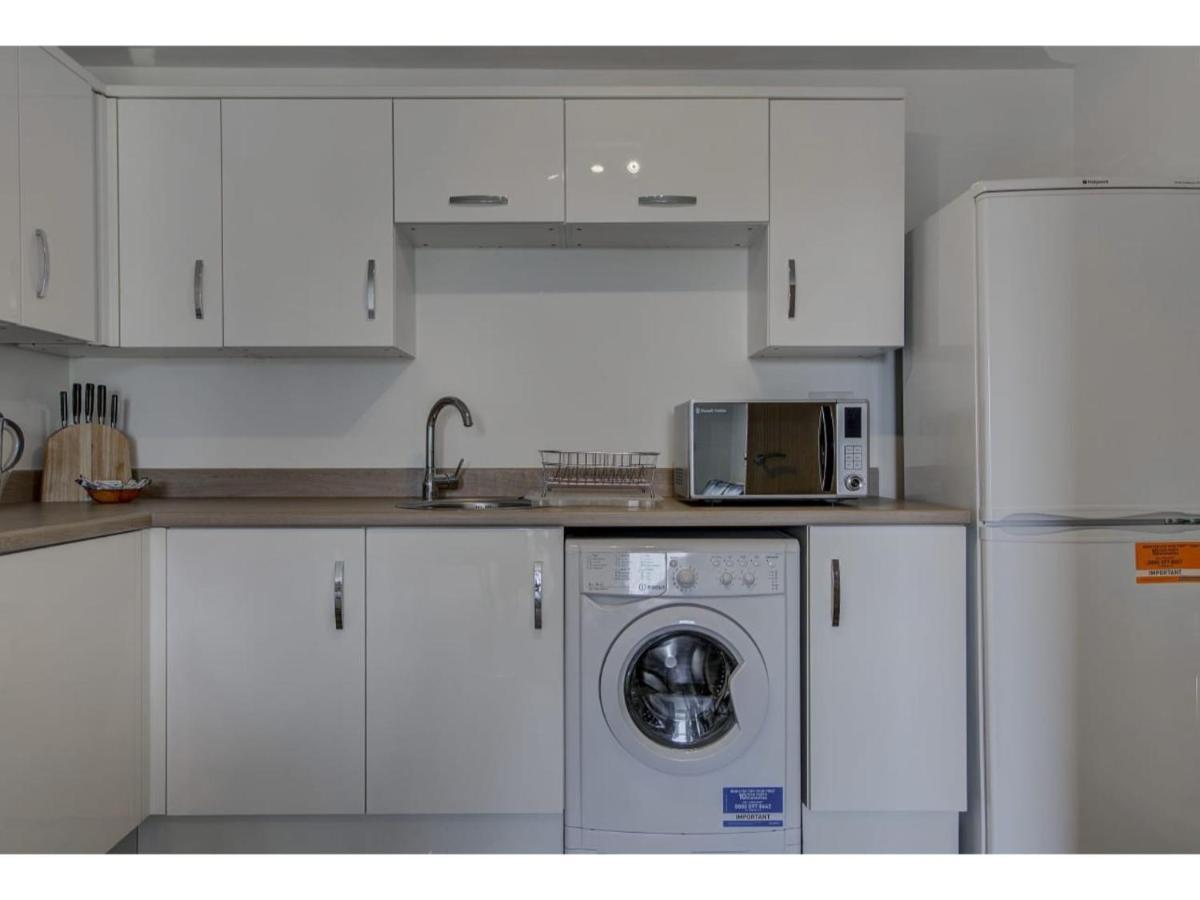 Large, Spacious And Modern Apt For 4 In مانشستر المظهر الخارجي الصورة