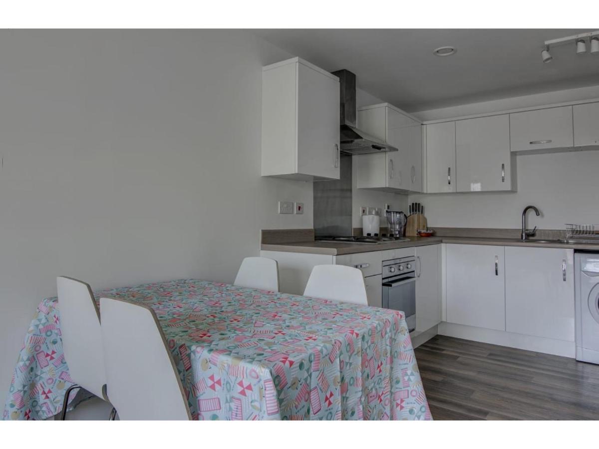 Large, Spacious And Modern Apt For 4 In مانشستر المظهر الخارجي الصورة