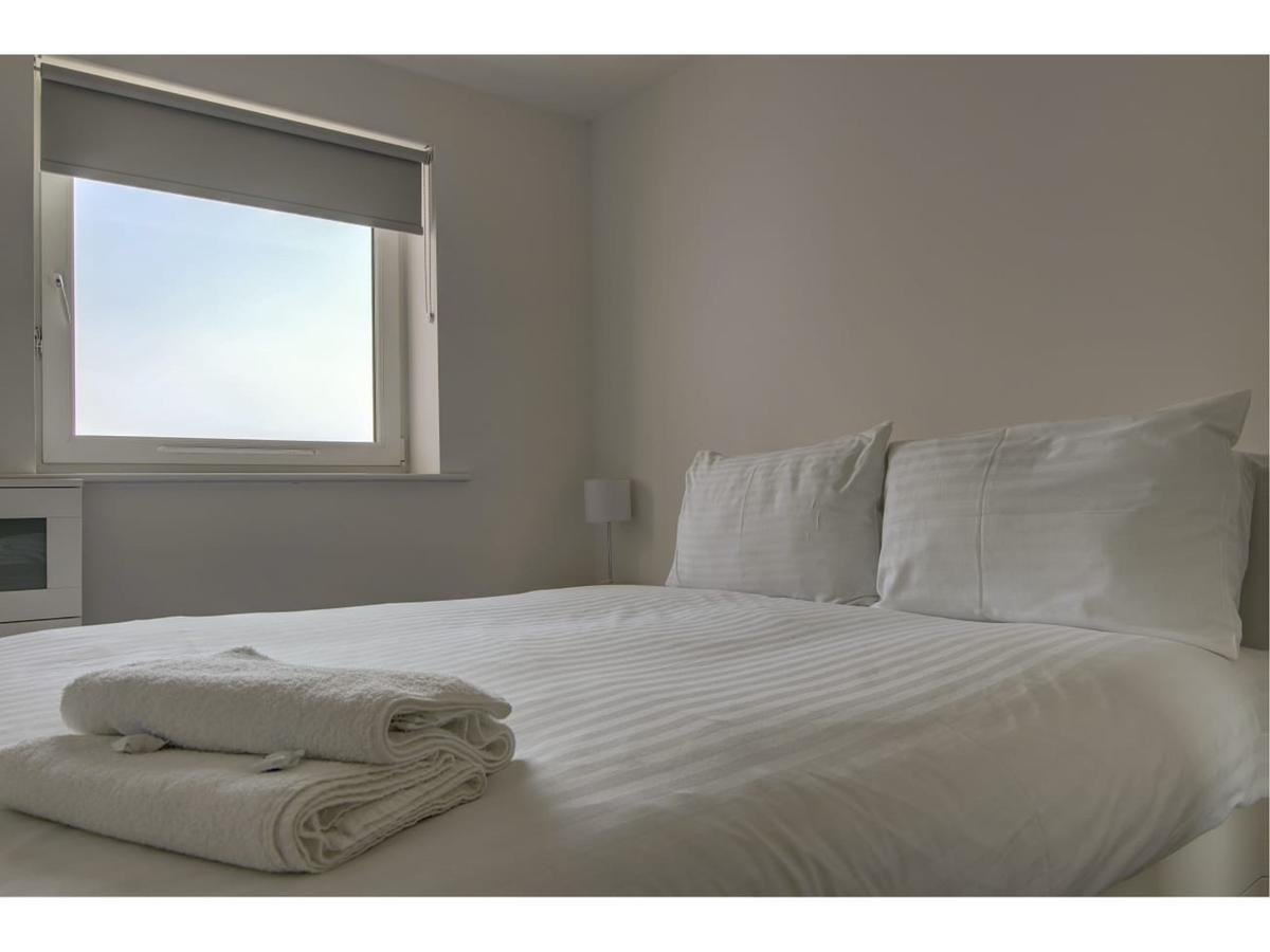 Large, Spacious And Modern Apt For 4 In مانشستر المظهر الخارجي الصورة