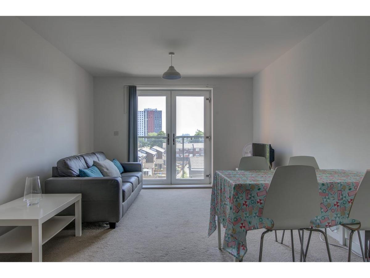 Large, Spacious And Modern Apt For 4 In مانشستر المظهر الخارجي الصورة