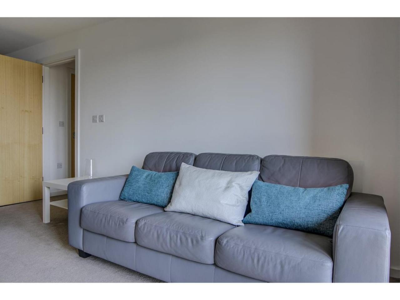Large, Spacious And Modern Apt For 4 In مانشستر المظهر الخارجي الصورة